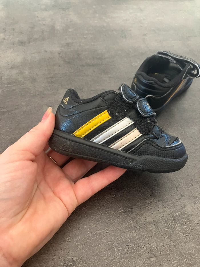 Baskets adidas bébé pointure 19 - photo numéro 3
