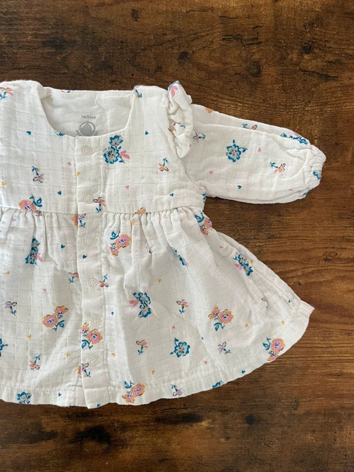 Robe blanche matelassée avec fleurs - photo numéro 2