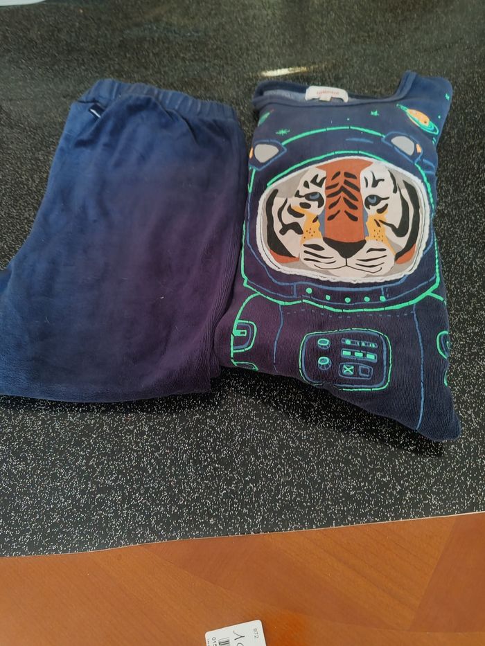Ensemble de pyjamas catimini 6 ans 116 cm.