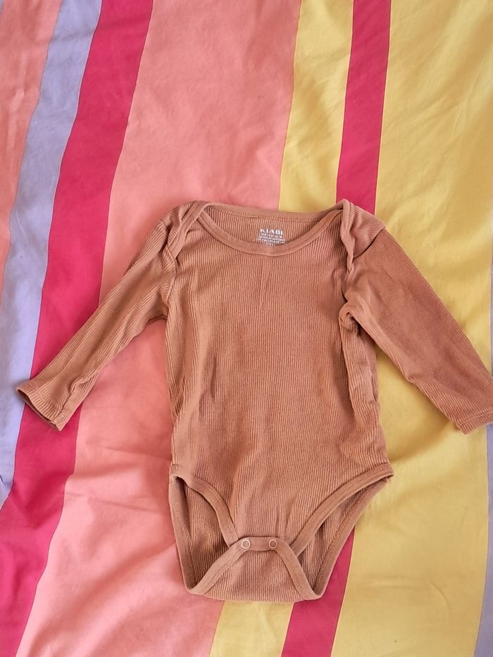 Lot de 3 bodie LM. 12 mois - photo numéro 2