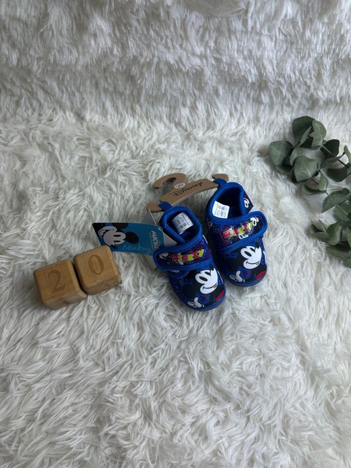 Paire de chaussons Disney Mickey taille 20
