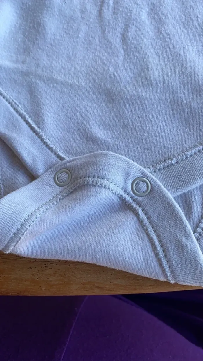 Body gris clair uni manches courtes Primark - 0/3 mois - photo numéro 2