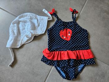 Maillot de bain + chapeau 12 mois