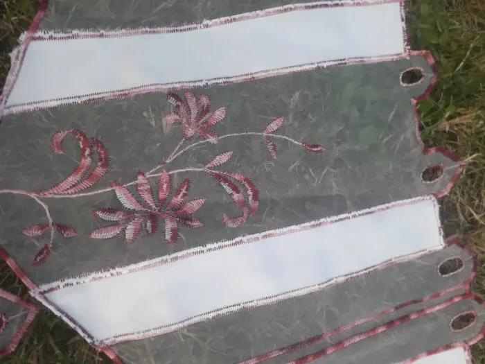 3 rideaux écru et bordeaux - photo numéro 5