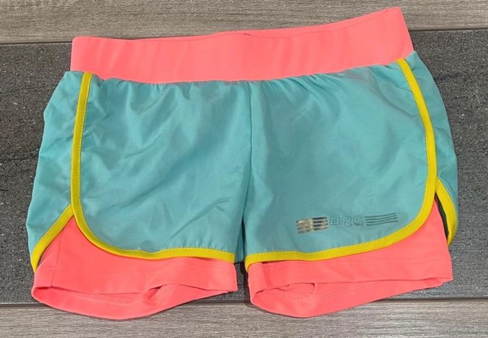 2 articles de sport 4 ans fille ( un legging + un short ) excellent état - photo numéro 4