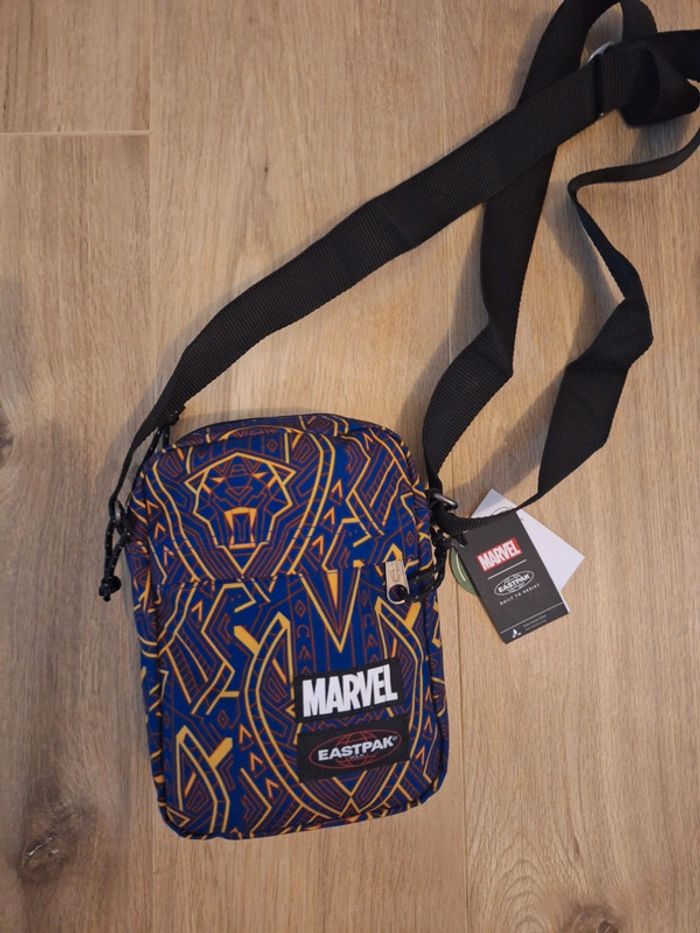 👜 Sac Marvel x Eastpak aux motifs colorés 👜