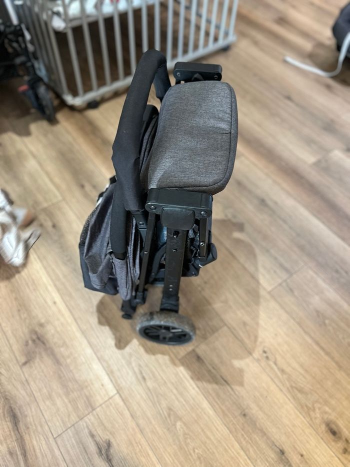 Poussette compacte trottine - photo numéro 3