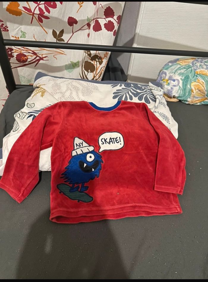 Haut de pyjama taille 3 ans🐿️