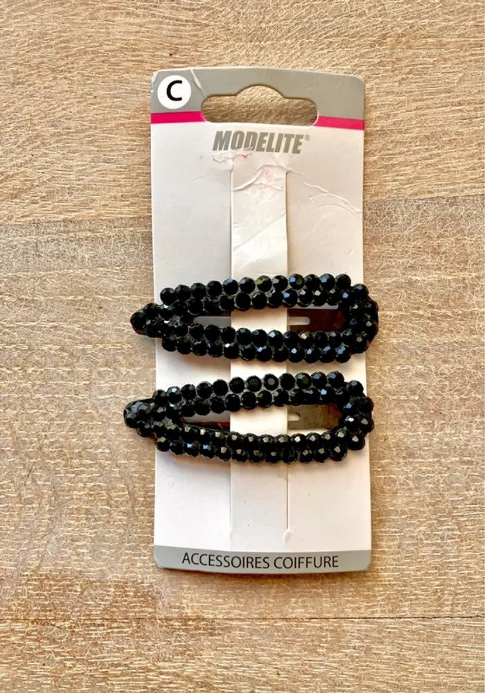 Modelite 2 barrettes plates noires strass