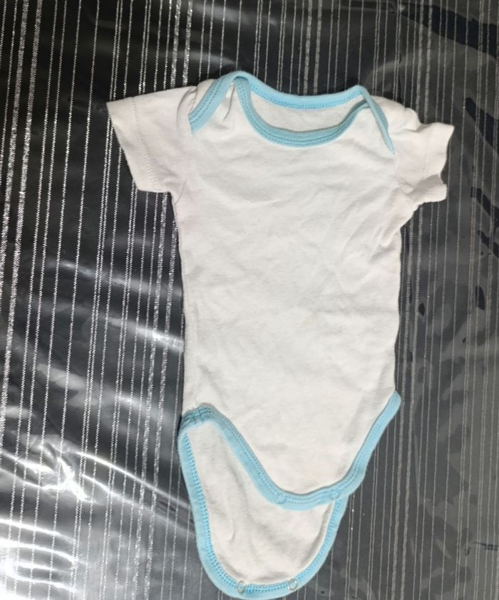 Lot de 3 bodys manches courtes 3 mois - photo numéro 4