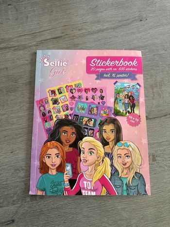 Stickerbook 20 pages avec stickers selfie girls barbie