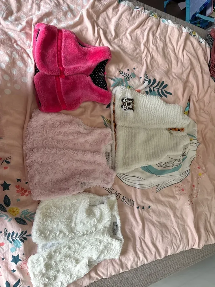 Lot petit gilet sans manches