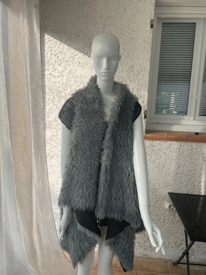 Gilet sans manches fausse fourrure, taille 38