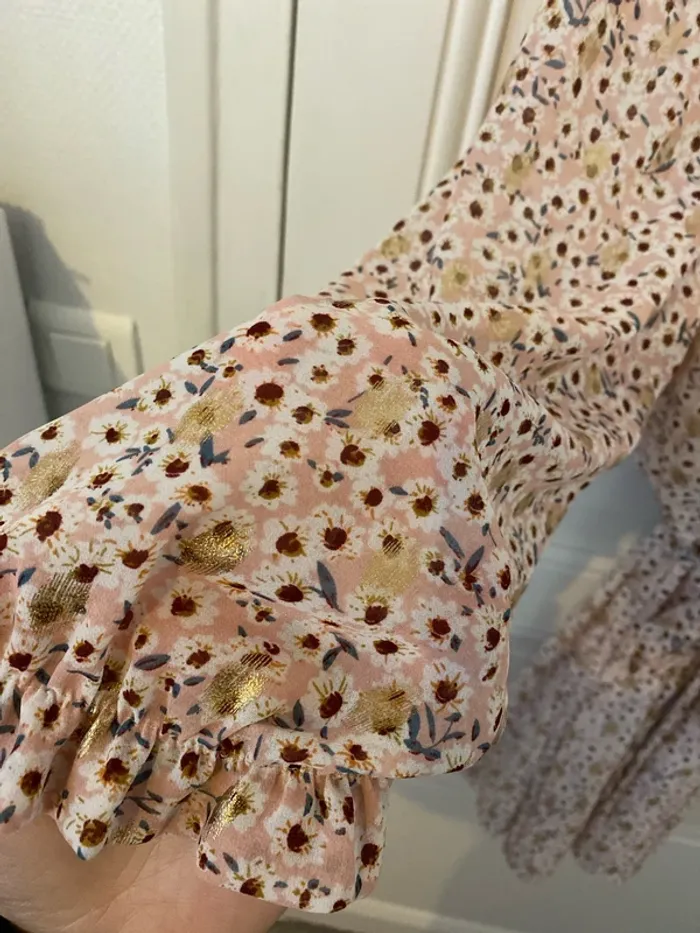 Robe à fleurs rose et dorée - photo numéro 3