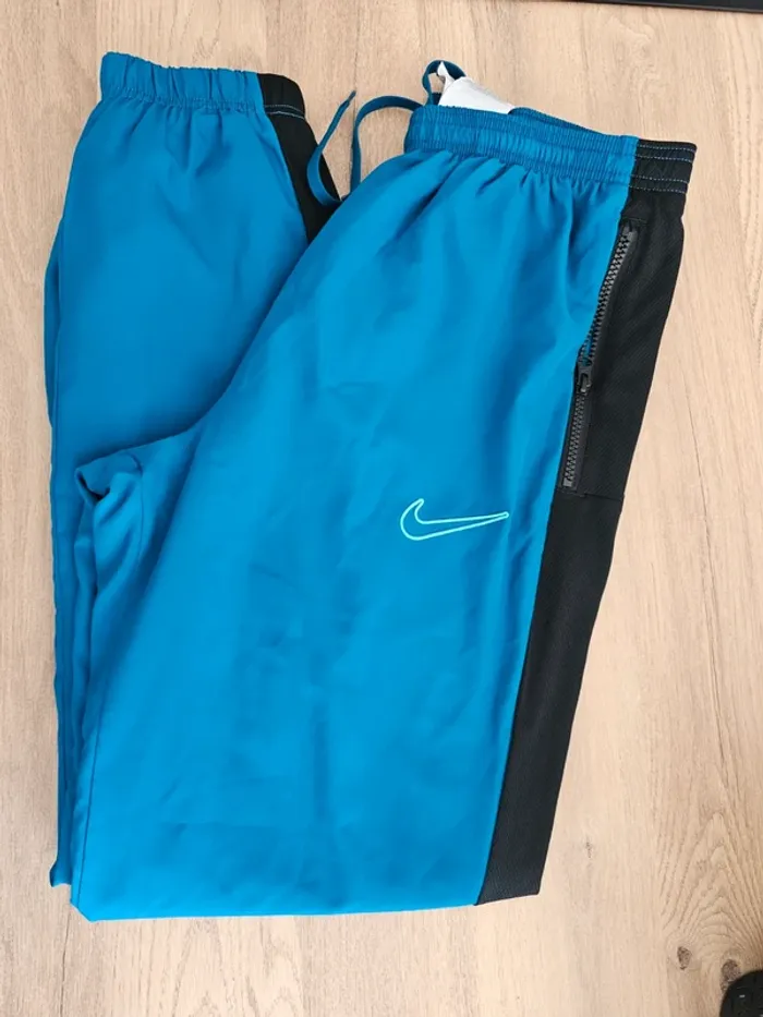 Bas survêtement/ jogging Nike homme Taille M + 1  gratuit - photo numéro 4