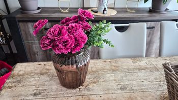 Vase et fleurs artificielle