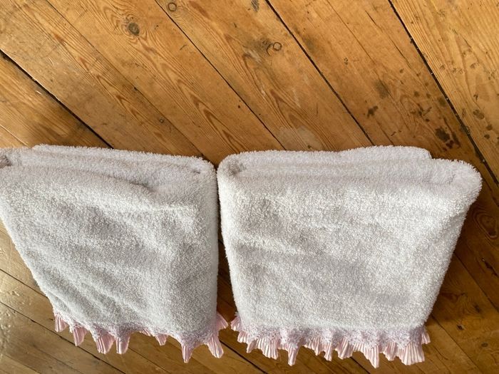 2 grands draps de bain avec dentelle 90 x 138 cm - photo numéro 3