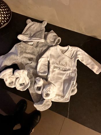 Ensemble naissance 0 mois neuf mixte acheté il y’a 2 semaines