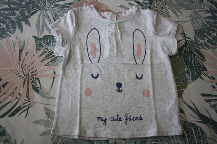 Tee shirt gris clair motif lapin de Tex en 18 mois