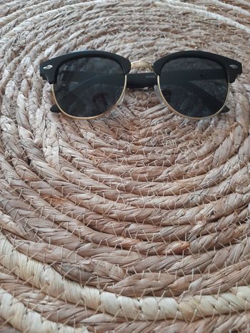 Lunettes de soleil noir et doré