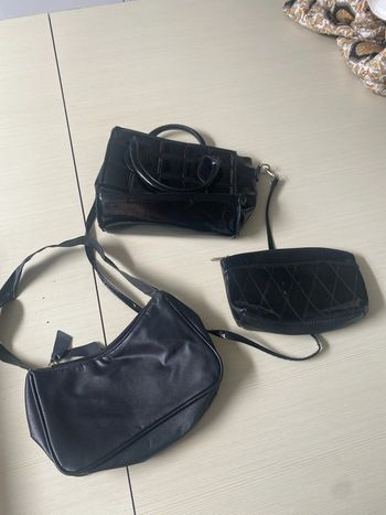 Deux sacs et une pochette