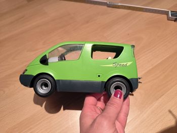 Voiture en plastique verte