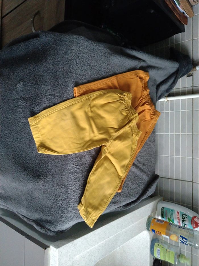 3 pantalons dont 1 en velours 12 mois
