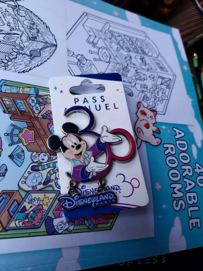 Pins Disney 30 ans disneyland Paris mickey