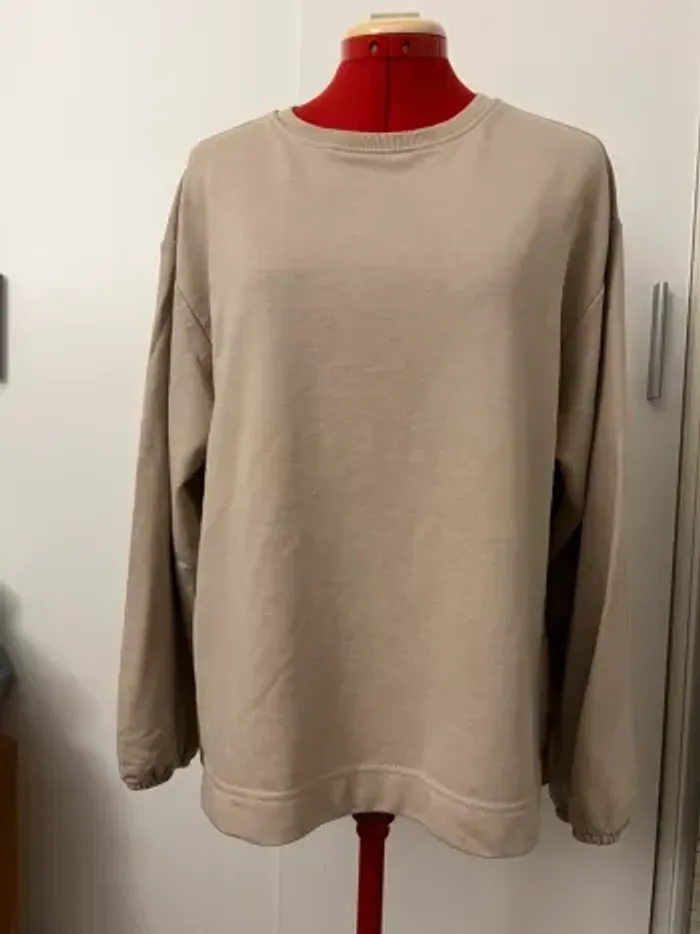 Sweat beige à dos plissé satiné Primark - photo numéro 2