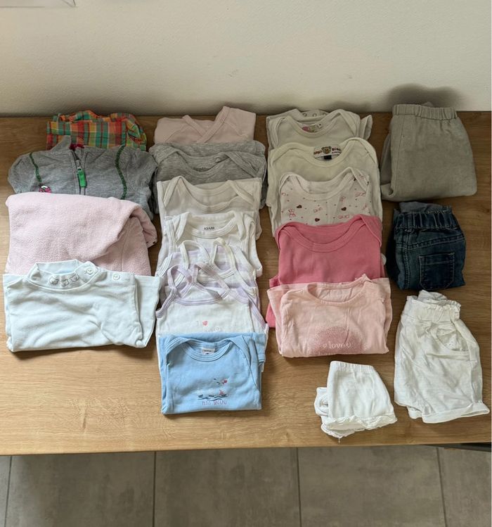 Lot de vêtements fille taille 3-6 mois
