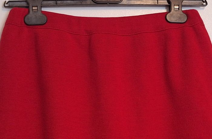 Jupe rouge vintage avec 39 % de laine - photo numéro 2