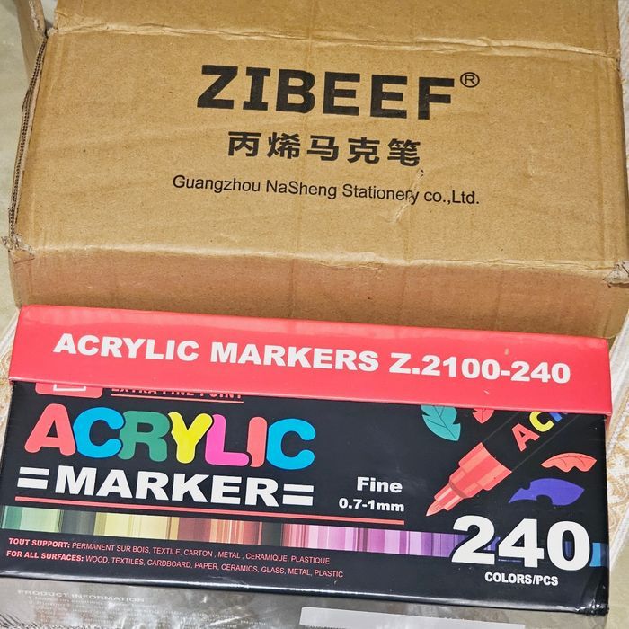 Boîte feutres acryliques 240couleurs pointe fine - photo numéro 2