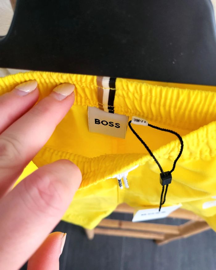 T-shirt et maillot de bain BOSS jaune  boss taille 9 mois neuf - photo numéro 7