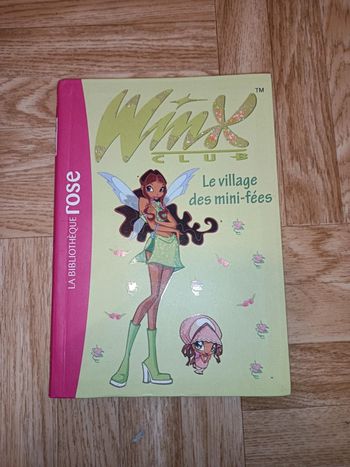 Livre la bibliothèque rose Winx Club Le village des mini-fées en bon état
