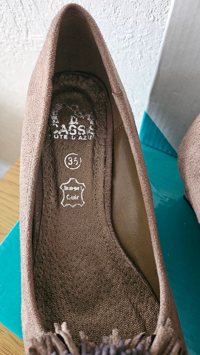 Belles chaussures neuves talons compensés pointure 35 - photo numéro 4