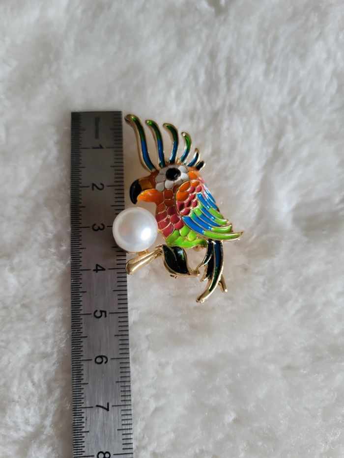Broche perroquet multicolore et perle. - photo numéro 2