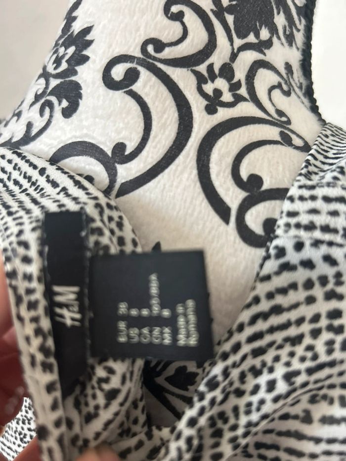 Très belle blouse noire et blanche légère 🥰 taille 38 H&M - photo numéro 4
