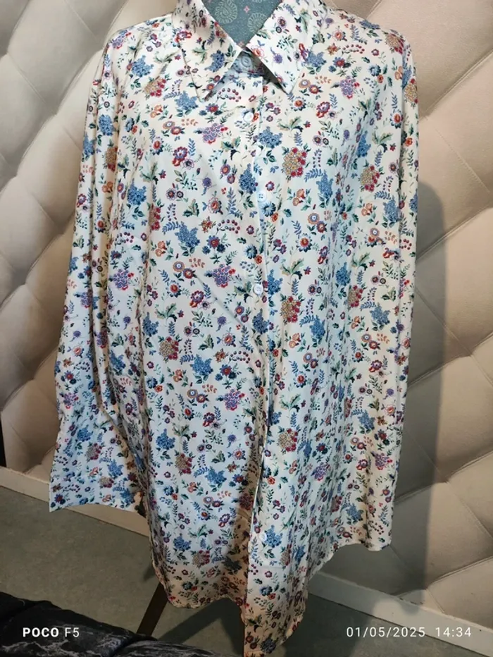 Chemise taille 5XL/ 56 manches longues Fleurie  bouton - photo numéro 2