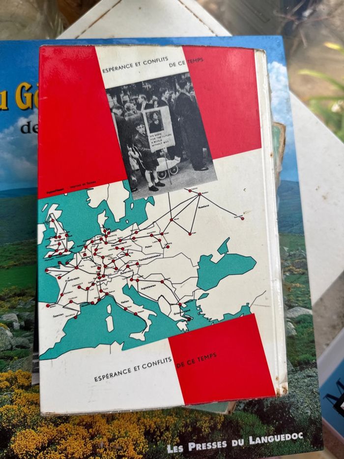 Vieux livre, chemin d’Est et d’Ouest répéter ses conflits de ce temps - photo numéro 3