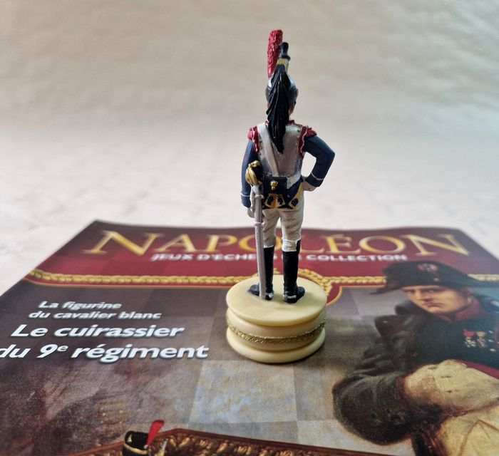 Figurine  , Napoléon , jeux d'échec de collection  , numéro  12 , le cuirassier du 9eme régiment - photo numéro 3