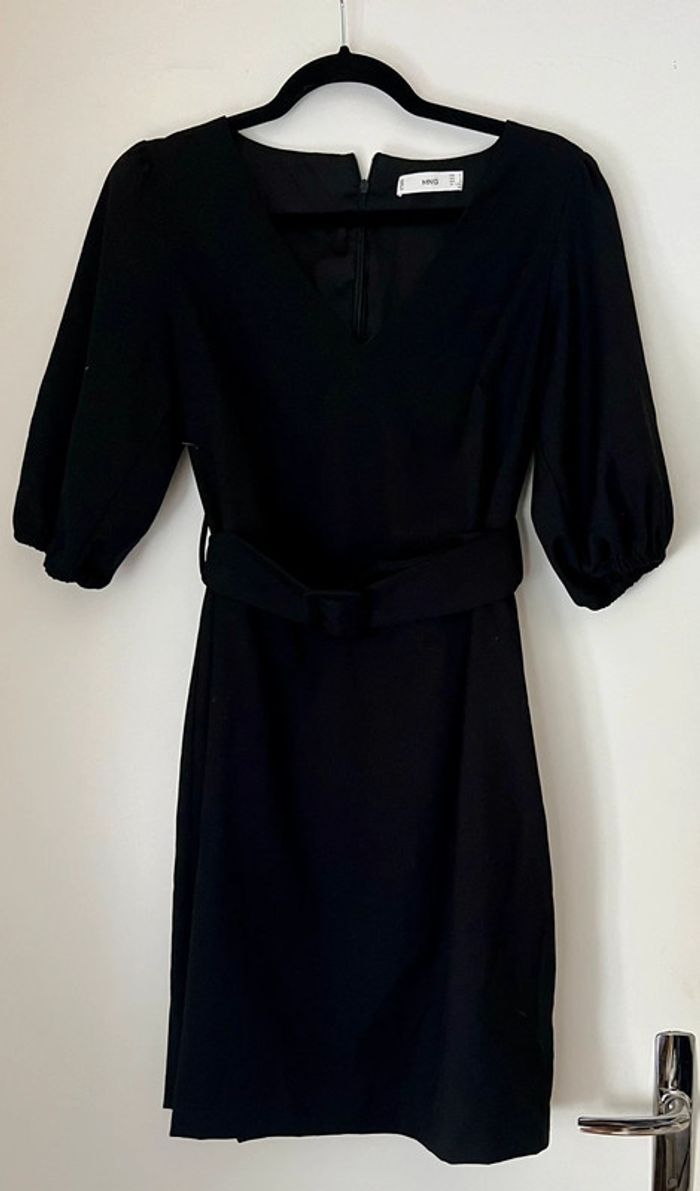 Robe noire Mango avec ceinture Taille S-M - photo numéro 2
