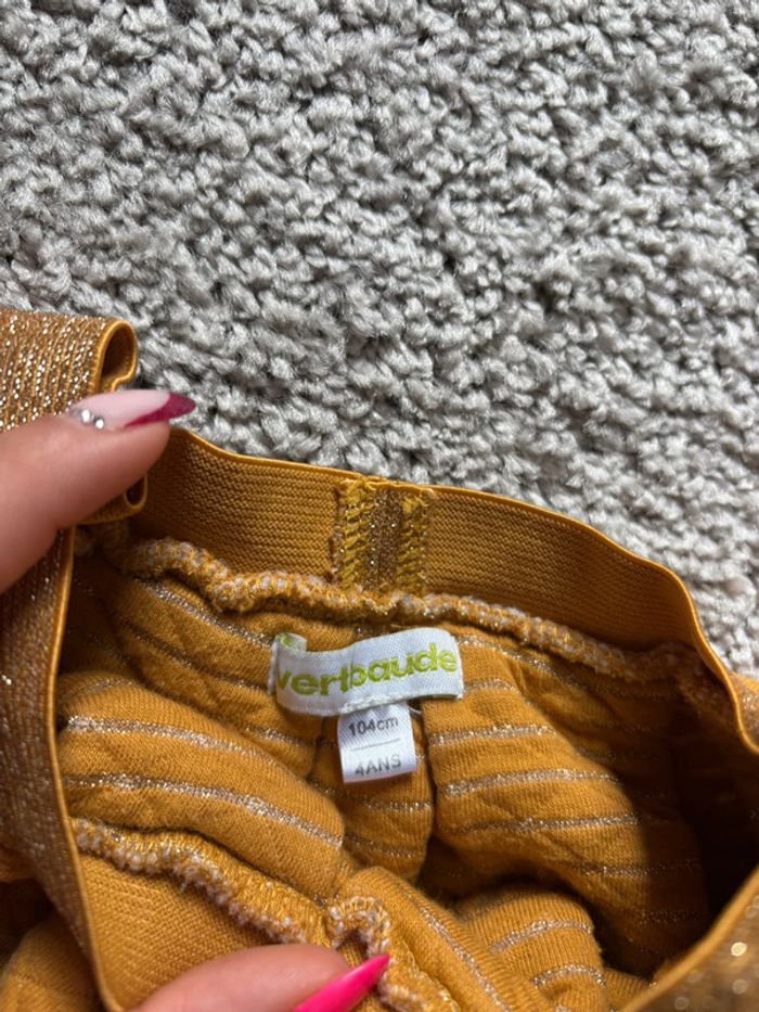 🌺Jupe effet matelassé jaune moutarde avec paillettes dorée Taille 4ans/104cm🌺 - photo numéro 4