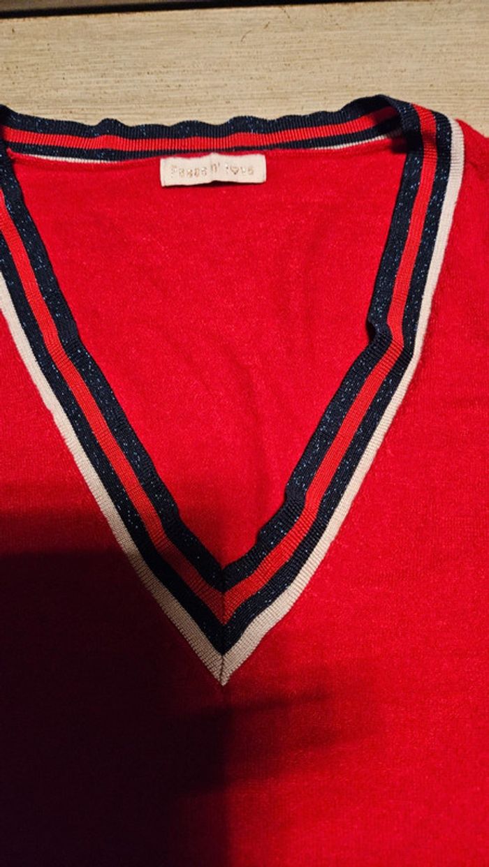 Pull manches longues, col V, rouge à bord blanc et bleu, Peace n'love,S/M, peu mis - photo numéro 5