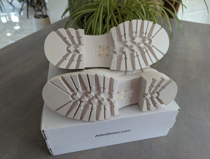 Bottines Aldo - Taille 38 - Neuf avec étiquette - Valeur 150€ - photo numéro 4