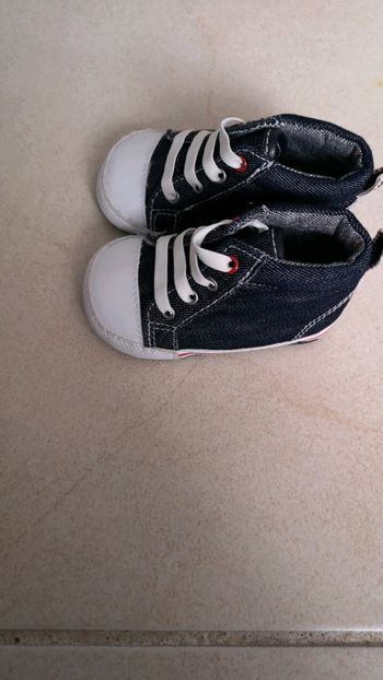 Chaussures bébé neuves