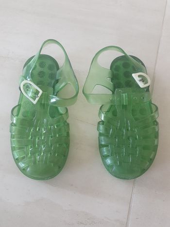 P 28 chaussure eau plage