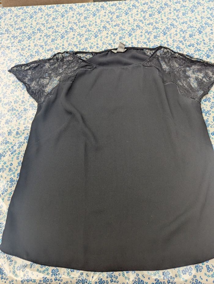 Top blouse manches courtes noir avec dentelle taille 46