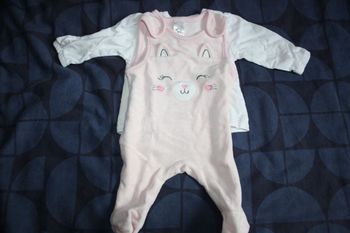 Ensemble haut blanc + salopette rose pâle en 50 cm de Baby Club