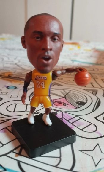 Petite figurine basketball NBA neuve Kobe Bryant Los Angeles Lakers