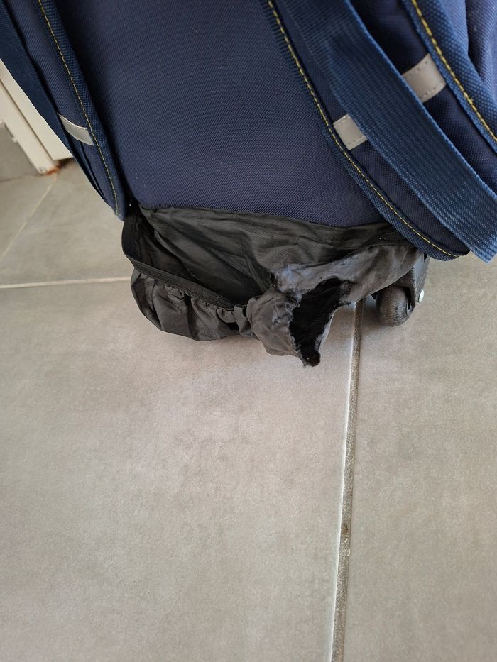 Cartable à roulettes pokémon - photo numéro 3